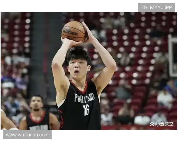 34号秀卡尔克布伦纳半场完美表现6投全中贡献13分4篮板1抢断1盖帽