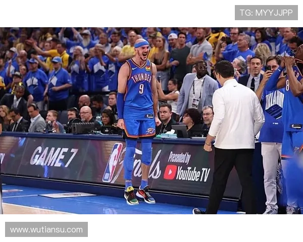 兰德尔半场表现稳定12投4中贡献13分5篮板1助攻状态回暖助力球队奋战